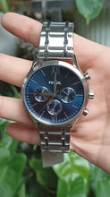Cargar imagen en el visor de la galería, Reloj para hombre multifunción, esfera azul y pulsera de acero inoxidable plateado. Caja de 44 mm.