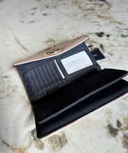 Cargar imagen en el visor de la galería, Billetera para mujer Tommy Hilfiger color rosado