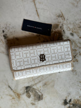 Cargar imagen en el visor de la galería, Billetera para mujer color beige Tommy Hilfiger