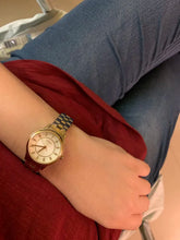 Cargar imagen en el visor de la galería, Reloj para mujer, moderno y sofisticado, rose gold, acero inoxidable, case mediano 30mm.