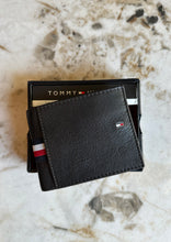 Cargar imagen en el visor de la galería, Billetera de cuero para hombre, color marrón oscuro, marca Tommy Hilfiger