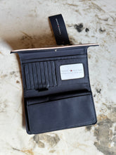 Cargar imagen en el visor de la galería, Billetera para mujer Tommy Hilfiger color rosado