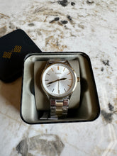 Cargar imagen en el visor de la galería, Reloj para hombre de tres agujas, de acero inoxidable bicolor. Case 44mm.