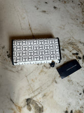 Cargar imagen en el visor de la galería, Billetera para mujer color azul Tommy Hilfiger