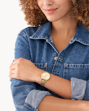 Cargar imagen en el visor de la galería, Reloj para mujer color gold, acero inoxidable. De lujo, con cristal facetado. Case mediano 34mm.