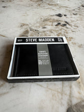 Cargar imagen en el visor de la galería, Billetera de cuero para hombre, color negro, marca Steve Maden