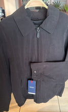 Cargar imagen en el visor de la galería, Chaqueta liviana para hombre IZOD, color negro, talla XL
