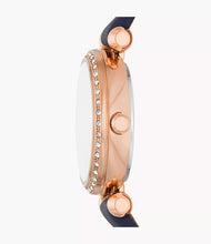 Cargar imagen en el visor de la galería, Reloj para mujer color rose gold, con correa de cuero color azul marino y dial blanco madre perla