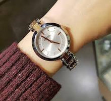 Cargar imagen en el visor de la galería, Reloj para mujer, dos tonos silver & gold, acero inoxidable, case mediano 32 mm.