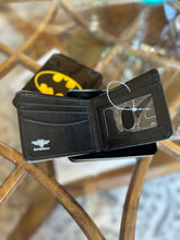 Cargar imagen en el visor de la galería, Billetera para hombre Batman, con licencia oficial