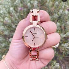 Cargar imagen en el visor de la galería, Reloj para mujer, color rose gold, acero inoxidable, case mediano 32 mm.