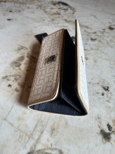 Cargar imagen en el visor de la galería, Billetera para mujer color beige Tommy Hilfiger