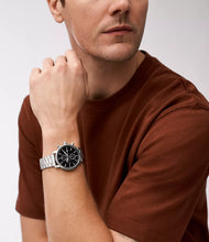 Cargar imagen en el visor de la galería, Reloj para hombre multifunción, esfera negra y pulsera de acero inoxidable plateado. Caja de 42 mm.