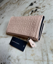 Cargar imagen en el visor de la galería, Billetera para mujer Tommy Hilfiger color rosado