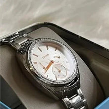 Cargar imagen en el visor de la galería, Reloj para mujer, color silver, acero inoxidable, case mediano 34 mm.