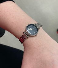 Cargar imagen en el visor de la galería, Reloj para mujer color silver, con dial color negro