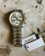 Cargar imagen en el visor de la galería, Reloj para hombre, color silver con detalles color gold, acero inoxidable, Case grande 45mm.