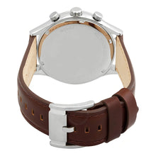 Cargar imagen en el visor de la galería, Reloj para hombre multifunción, esfera color crema satinada y correa de cuero marrón. Caja de acero inoxidable plateado de 44 mm.