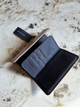 Cargar imagen en el visor de la galería, Billetera para mujer Tommy Hilfiger color rosado