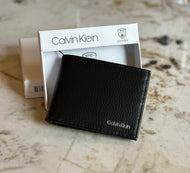 Billetera de cuero para hombre marca Calvin Klein