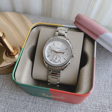 Cargar imagen en el visor de la galería, Reloj para mujer, color silver, acero inoxidable, case mediano 34 mm.