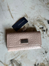 Cargar imagen en el visor de la galería, Billetera para mujer Tommy Hilfiger color rosado