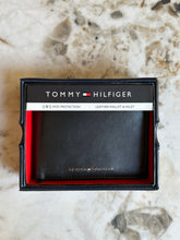 Cargar imagen en el visor de la galería, Billetera de cuero para hombre Tommy Hilfiger