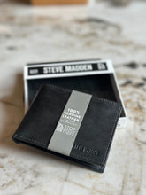Cargar imagen en el visor de la galería, Billetera de cuero para hombre, color negro, marca Steve Maden