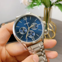 Cargar imagen en el visor de la galería, Reloj para hombre multifunción, esfera azul y pulsera de acero inoxidable plateado. Caja de 44 mm.