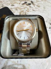 Cargar imagen en el visor de la galería, Reloj para hombre de tres agujas, de acero inoxidable bicolor. Case 44mm.