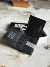 Cargar imagen en el visor de la galería, Billetera de cuero para hombre, color negro, marca Steve Maden