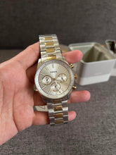 Cargar imagen en el visor de la galería, Reloj para hombre, color silver con detalles color gold, acero inoxidable, Case grande 45mm.