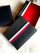 Cargar imagen en el visor de la galería, Billetera de cuero para hombre, color marrón oscuro, marca Tommy Hilfiger