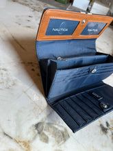 Cargar imagen en el visor de la galería, Billetera para mujer Nautica