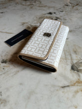Cargar imagen en el visor de la galería, Billetera para mujer color beige Tommy Hilfiger