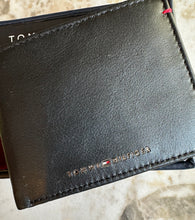 Cargar imagen en el visor de la galería, Billetera de cuero para hombre Tommy Hilfiger