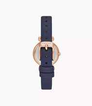 Cargar imagen en el visor de la galería, Reloj para mujer color rose gold, con correa de cuero color azul marino y dial blanco madre perla