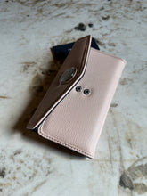 Cargar imagen en el visor de la galería, Billetera para mujer Tommy Hilfiger color rosado