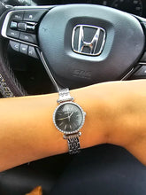 Cargar imagen en el visor de la galería, Reloj para mujer color silver, con dial color negro