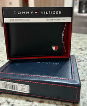 Cargar imagen en el visor de la galería, Billetera de cuero para hombre, color negro, marca Tommy Hilfiger