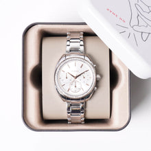 Cargar imagen en el visor de la galería, Reloj para mujer, color silver, acero inoxidable, case mediano 34 mm.