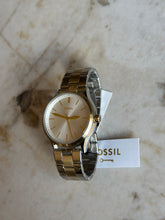 Cargar imagen en el visor de la galería, Reloj para hombre de tres agujas, de acero inoxidable bicolor. Case 44mm.