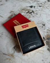 Cargar imagen en el visor de la galería, Billetera de cuero para hombre Levi’s