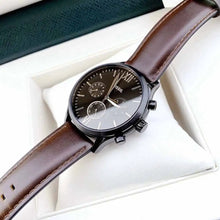 Cargar imagen en el visor de la galería, Reloj multifunción para hombre, color negro acero inoxidable y manilla de cuero marrón, case grande 44mm.