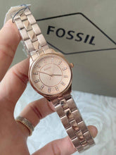 Cargar imagen en el visor de la galería, Reloj para mujer, moderno y sofisticado, rose gold, acero inoxidable, case mediano 30mm.
