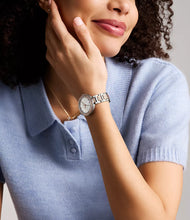Cargar imagen en el visor de la galería, Reloj para mujer en dos tonos: silver y rose gold, acero inoxidable, con dial color blanco madre perla. Case mediano 34mm.
