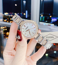Cargar imagen en el visor de la galería, Reloj para mujer en dos tonos: silver y rose gold, acero inoxidable, con dial color blanco madre perla. Case mediano 34mm.