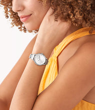 Cargar imagen en el visor de la galería, Reloj para mujer color silver, acero inoxidable. De lujo, con cristal facetado. Case mediano 34mm.