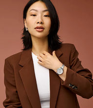 Cargar imagen en el visor de la galería, Reloj para mujer color silver, acero inoxidable. De lujo, con cristal facetado. Case mediano 34mm.