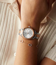 Cargar imagen en el visor de la galería, Reloj para mujer en dos tonos: silver y rose gold, acero inoxidable, con esfera color silver. Case mediano 38mm.